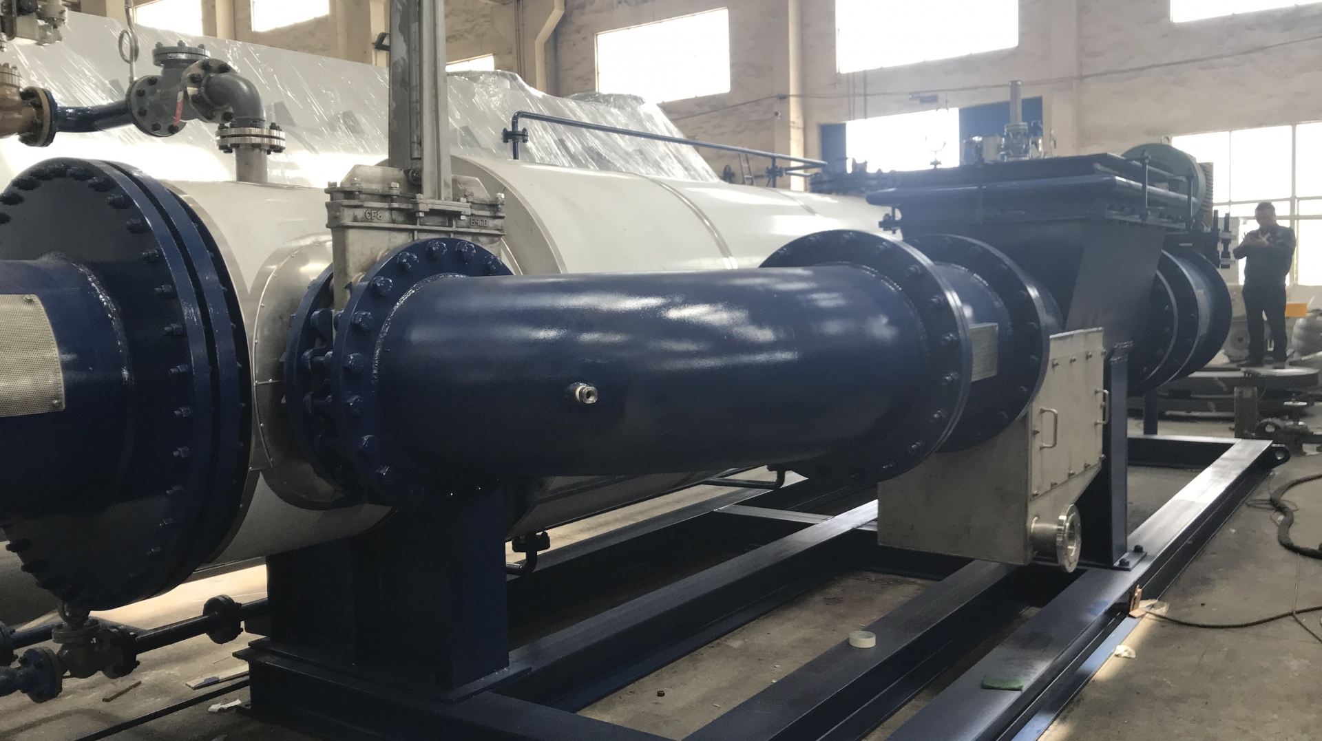 معالجة الريش الرطب في وجبة ريش متحللة بالماء.